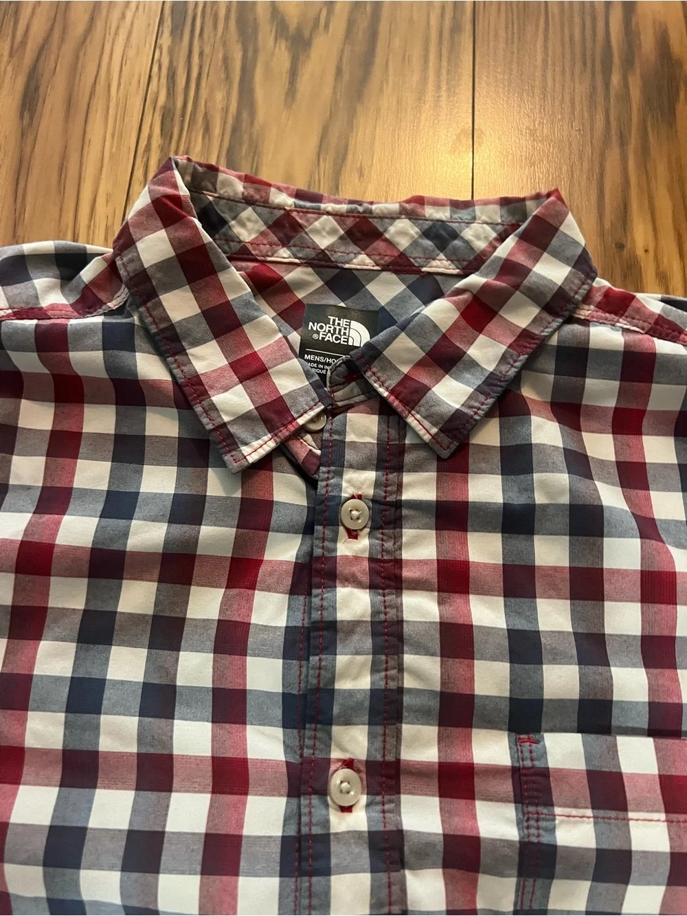 Men’s The North Face Short-Sleeve Plaid Button-Down Shirt - size Large